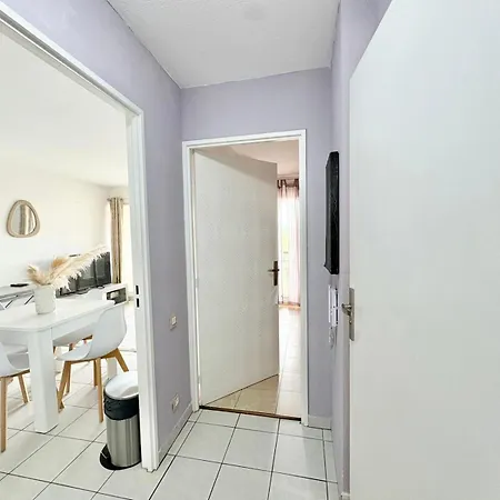 2 Pieces Avec Terrasse, Proche Des Plages
