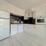 2 Pieces Avec Terrasse, Proche Des Plages * Fréjus
