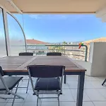 2 Pieces Avec Terrasse, Proche Des Plages * Fréjus