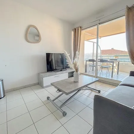 2 Pieces Avec Terrasse, Proche Des Plages Fréjus