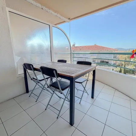 2 Pieces Avec Terrasse, Proche Des Plages * Fréjus