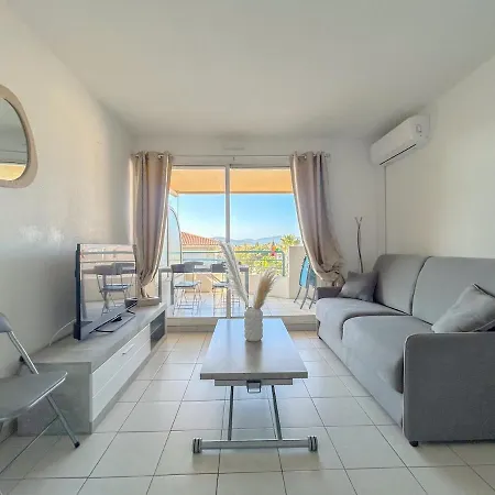 2 Pieces Avec Terrasse, Proche Des Plages