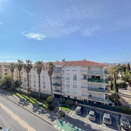 2 Pieces Avec Terrasse, Proche Des Plages *