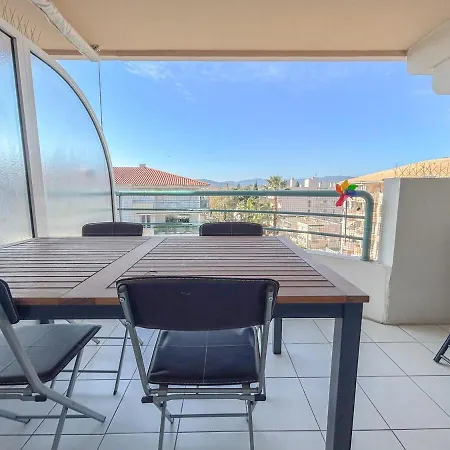 2 Pieces Avec Terrasse, Proche Des Plages * Fréjus