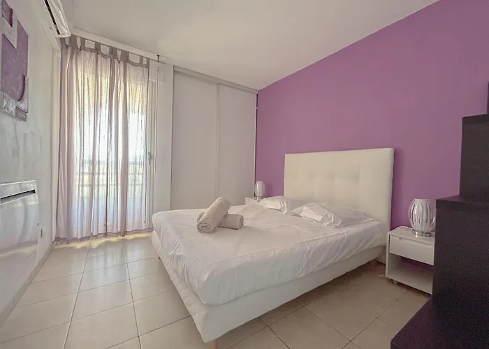 Daire 2 Pieces Avec Terrasse, Proche Des Plages Fréjus