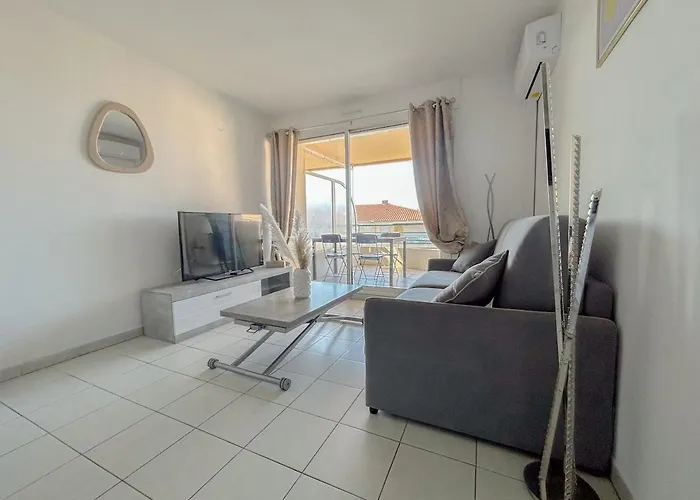 2 Pieces Avec Terrasse, Proche Des Plages