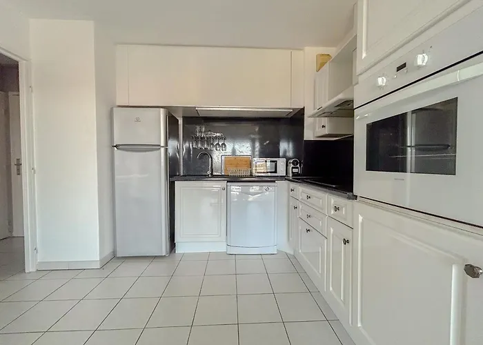 2 Pieces Avec Terrasse, Proche Des Plages Fréjus