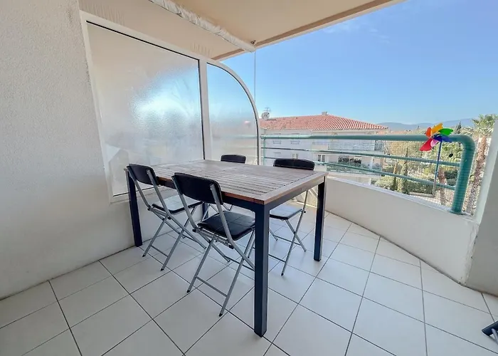 2 Pieces Avec Terrasse, Proche Des Plages * Fréjus