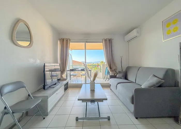 2 Pieces Avec Terrasse, Proche Des Plages