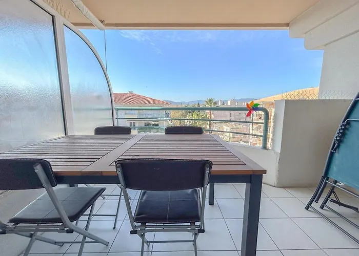 2 Pieces Avec Terrasse, Proche Des Plages * Fréjus
